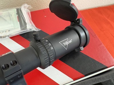 TRIJICON RIFLE SCOPE 4.5-30x56mm TENMILE RED/GREEN MOA PRECISION TREE - Image 10 of 14