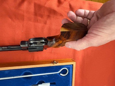 SMITH & WESSON MODEL 48-3 REVOLVER WITH PRESENTATION CASE 22 MAGNUM 8 3/8