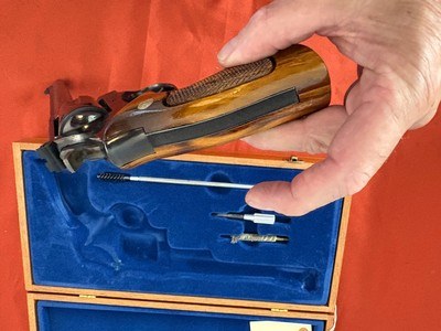 SMITH & WESSON MODEL 48-3 REVOLVER WITH PRESENTATION CASE 22 MAGNUM 8 3/8