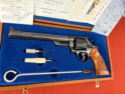SMITH & WESSON MODEL 57 NO DASH REVOLVER 41 MAGNUM WITH PRESENTATION CASE - Image 2 of 9