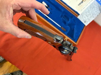 SMITH & WESSON MODEL 57 NO DASH REVOLVER 41 MAGNUM WITH PRESENTATION CASE - Image 8 of 9