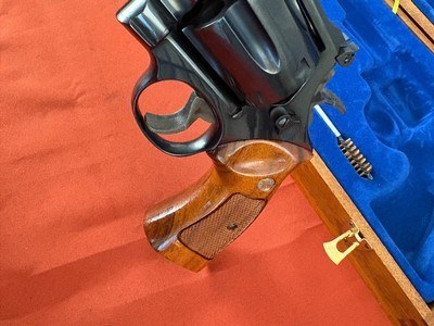 SMITH & WESSON MODEL 57 NO DASH REVOLVER 41 MAGNUM WITH PRESENTATION CASE - Image 9 of 9