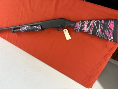 STEVENS MODEL 320 CAMO PUMP ACTION 20 GAUGE SHOTGUN - Image 4 of 9