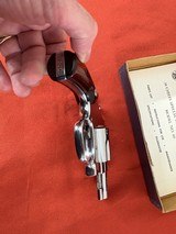 SMITH & WESSON MODEL 60 FIRST RUN PRODUCTION BRIGHT STAINLESS STEEL 38 SPL 1965-66 - 9 of 11