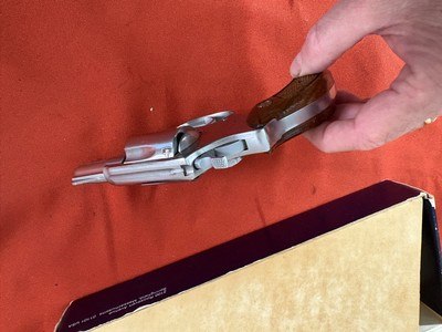 SMITH & WESSON MODEL 60 STAINLESS REVOLVER 38 SPECIAL - Image 8 of 13