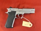 SMITH & WESSON MODEL 1006 SEMI AUTO PISTOL 10mm