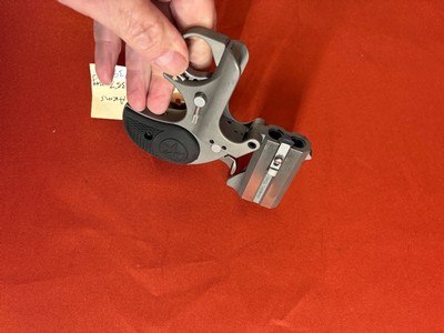 BOND ARMS ROUGHNECK DERRINGER 38SPL / 357 MAGNUM - Image 6 of 6