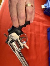 SMITH & WESSON MODEL 617-1 STAINLESS REVOLVER 22LR - Image 8 of 10