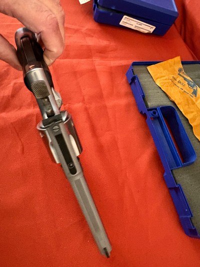 SMITH & WESSON MODEL 617-1 STAINLESS REVOLVER 22LR - Image 6 of 10