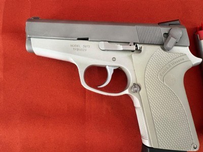 SMITH & WESSON MODEL 3913 LADY SMITH 9MM - Image 3 of 10