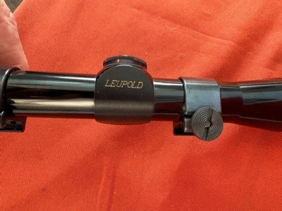 LEUPOLD M8 PISTOL SCOPE 2x WITH WEAVER RIINGS - Image 2 of 8