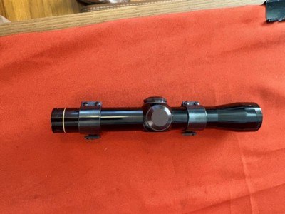 LEUPOLD M8 PISTOL SCOPE 2x WITH WEAVER RIINGS - Image 1 of 8