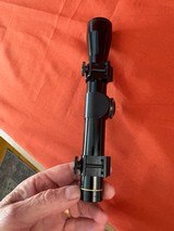 LEUPOLD M8 PISTOL SCOPE 2x WITH WEAVER RIINGS - Image 5 of 8