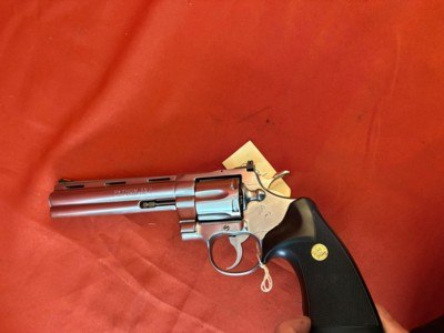 COLT PYTHON 357 MAGNUM REVOLVER6