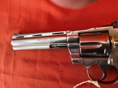 COLT PYTHON 357 MAGNUM REVOLVER6