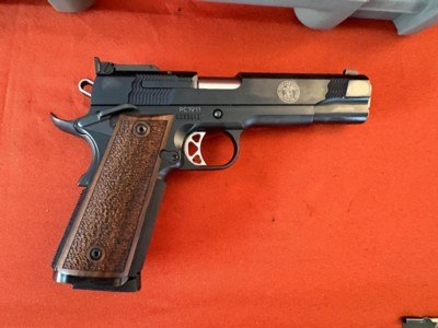SMITH & WESSON PERFORMANCE CENTER PC 1911 CALIBER 45 ACP - Image 2 of 11