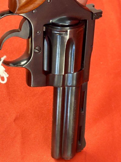 COLT DIAMONDBACK REVOLVER 4
