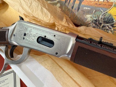 JOHN WAYNE ~ WINCHESTER MODEL 94 LEVER ACTION RIFLE 32-40 ~ ENGRAVED LARGE LOOP ~ - Image 4 of 18