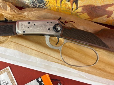 JOHN WAYNE ~ WINCHESTER MODEL 94 LEVER ACTION RIFLE 32-40 ~ ENGRAVED LARGE LOOP ~ - Image 3 of 18
