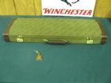 6168 Winchester 101 or 23 or other shotgun case, luggage style 1971-1987 hs the original keys,99% condition, leather trim, will take 28 inch barrels - 1 of 4