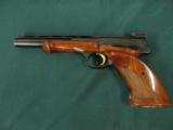 6192 Browning Medalist target pistol as new in case,4 weights, wrench. gold trigger, 2 magazines. 22 long rifle,Belgium mfg. dont miss this one - 3 of 11