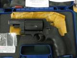 6201 Smith Wesson GOVERNOR 45/410, 2 3/4 inch barrel 6 shots,moon clips, box papers. NEW IN BOX WITH ALL PAPERS - 2 of 7