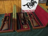 6584
Winchester Model 23 Classics 4 GUN SET ALL SAME SERIAL NUMBER.#006. GOLD RAISED RELIEF pheasants and quail on receiver bottom,vent rib,ejectors, - 2 of 14