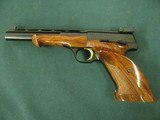 7261 Browning Medalist 22 long rifle
6.75 inch barrel. weight adapter and 3 weights, 2 blade folding screw driver, Pamplet,CASED. never fired, NEW IN - 4 of 10