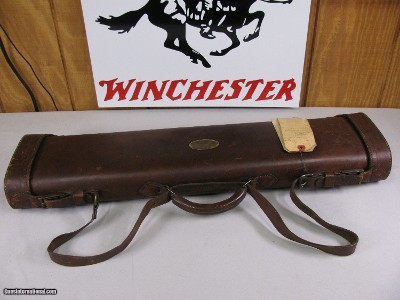 7936
Leather Shotgun/Rifle case. Really nice divided leather case. One of the straps has split, top and bottom can be opened, they ends are still nic