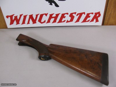 8107
Winchester Model 21 12 Gauge wood stock, woods length is 14 1/2”, with the leather pad the length is 15”, pistol grip, nice figured wood.