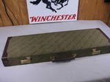 8752
Winchester 101 Quail Special Hard trunk style case, Will hold up to 28” Barrels, Excellent condition , 1 of only 500 made