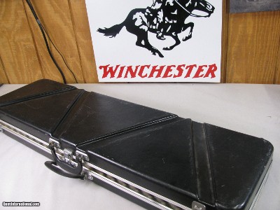 8786
Black Gun Case- Shotgun or rifle- Hard Plastic and Aluminum- 34” Total length and 10” Wide