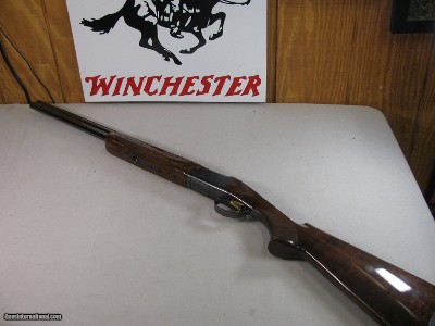 8829
Browning Citori 20 Gauge, F/M Invector chokes, Pistol Grip, Ejectors, Gold Plated Trigger, Browning plate, Brass Bead, Bores bright and shiny, 1