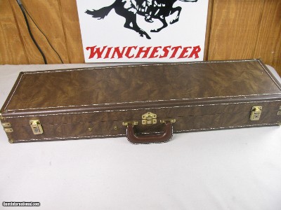 8832 Browning Shotgun case. Brown exterior with the shag brown interior. Will take up to a 32” Barrel.
