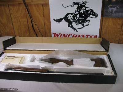 8850 Browning Citori White Lightning, 12 Gauge 3”, 28” Barrels, Invector Plus chokes. Gold Trigger Grade 1, Vent rib, bore is bright and shiny, 14 1/2