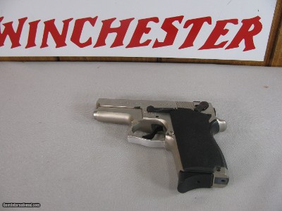 8865
Smith and Wesson Model 469, 9MM, 3.5” barrel, Silver satin nickel, black grips, bore is bright and shiny, original magazine. 98% condition