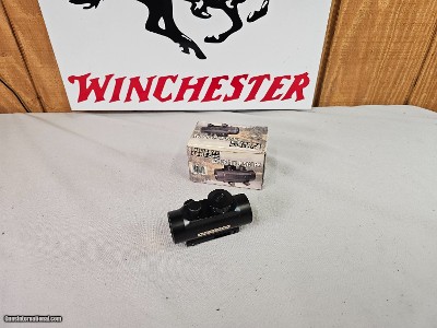 8921
Bulls Eye Zone Laser Rifle Scope red dot in box, like new