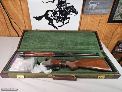 8957
Winchester 101 XTR Lightweight 12 Gauge, 27” Barrel, screw in chokes, Comes with 5 flush win chokes, 14 1/4 LOP, Pistol Grip, Vent Rib, LIKE NEW