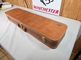 9027
Browning Hartmann shotgun case, It has the keys with it. Great condition case in and out! Up to a 30