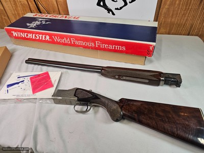9039
Winchester 101 Pigeon Grade, 12 Gauge, 2 3/4, 28” vent rib barrels, MOD/Full, 14 1/4 LOP, Round Knob, Butt plate, Beautiful dark walnut, 99%, Co