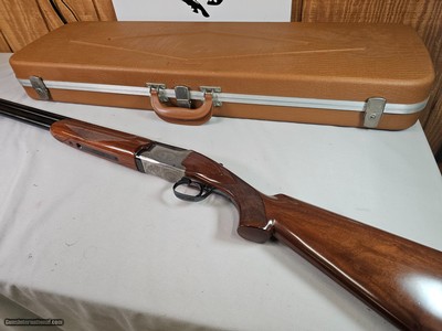 9042 Winchester 101 XTR Lightweight, 12 gauge, Winchokes comes with (IC/MOD) more are available at additional cost, pistol grip, butt pad, 98%, 27” Ve