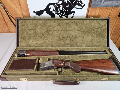 9047
Winchester 101 Pigeon XTR Lightweight, 12 Gauge, 3”, Winchoke, Full/Mod, Round knob, Butt Pad, Vent rib, ejectors, 27” barrels, 14 1/4 LOP. In a