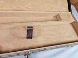 9053 Winchester Diamond Grade hard trunk style case. VERY rare as it will hold up to
34” barrel. Not many in this size. Has the original keys as well - 13 of 18