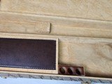 9053 Winchester Diamond Grade hard trunk style case. VERY rare as it will hold up to
34” barrel. Not many in this size. Has the original keys as well - 14 of 18