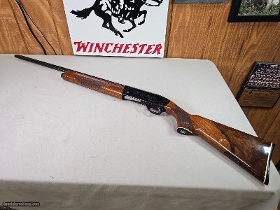9073
Smith & Wesson Model 1000,
20 gauge, 14” LOP, 28” Barrels, Mod, butt plate, A++ Walnut, 3 marks, black engraved receiver, vent rib, more pictur