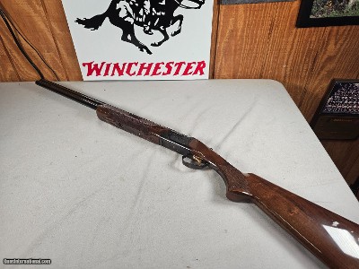 9108
Browning Citori lightning, 20 Gauge, 26” barrels, M/FULL, 98-99%, as new. Browning butt plate, gold trigger, ejectors, vent rib, 14 1/4 LOP.