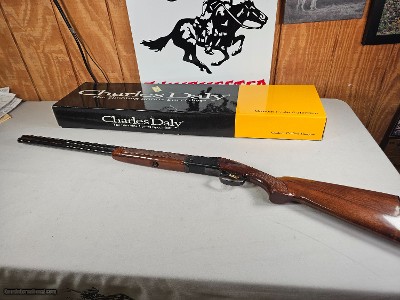 9105
Charles Daly, field hunter ultra light, 20 gauge, 26” barrels, IC/M, Vent rib, butt plate, gold trigger, brass bead, 98% box, 13 3/4, More pictu