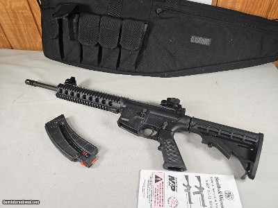 9103
Smith & Wesson M+P 15 22 cal, 25 round mad, soft tactical case, Booklet as new. More pictures at dawsonsdoubles.com