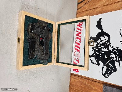 9109 Mauser Sig Sauer M2 45 Cal, Friends of NRA, 2 8 round magazines, display box with key, double action only, combat sights, 3.5 barrel, 32 OZ,
Mo