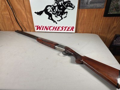 9182
Winchester 101 XTR Lightweight, 12 gauge, 28” barrels, vent rib, 3’ chambers, Mag, British Proof mark, Winchoke, F/M in there currently, pistol